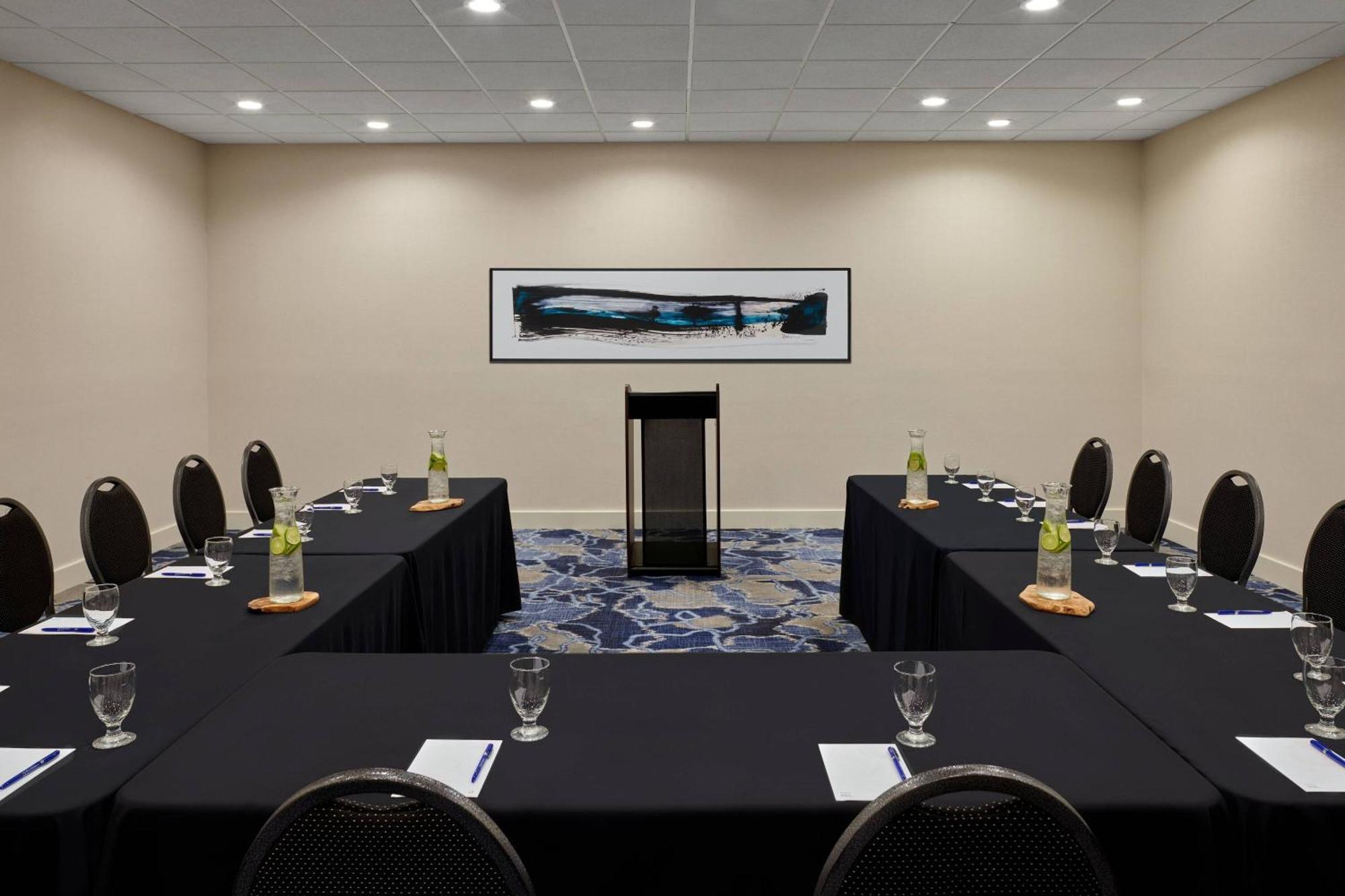 Delta Hotels By Marriott Muskegon Convention Center Extérieur photo